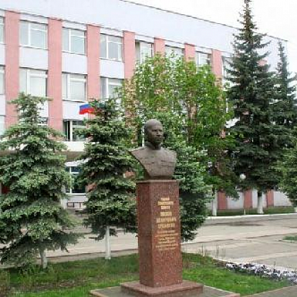 Входная группа Администрация Ленинского района Ижевска, исполком Ленинского района. 